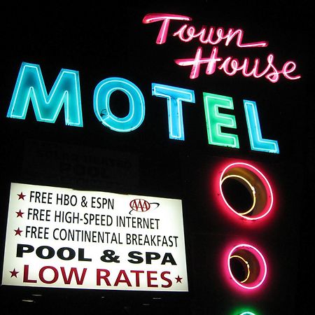 Town House Motel Lancaster Ngoại thất bức ảnh
