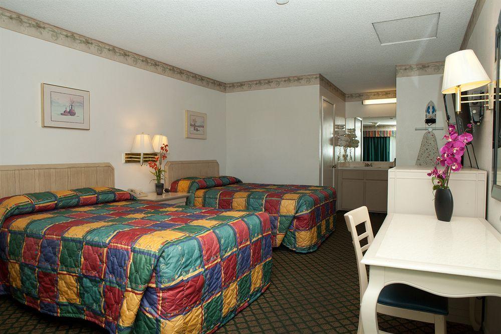 Town House Motel Lancaster Ngoại thất bức ảnh