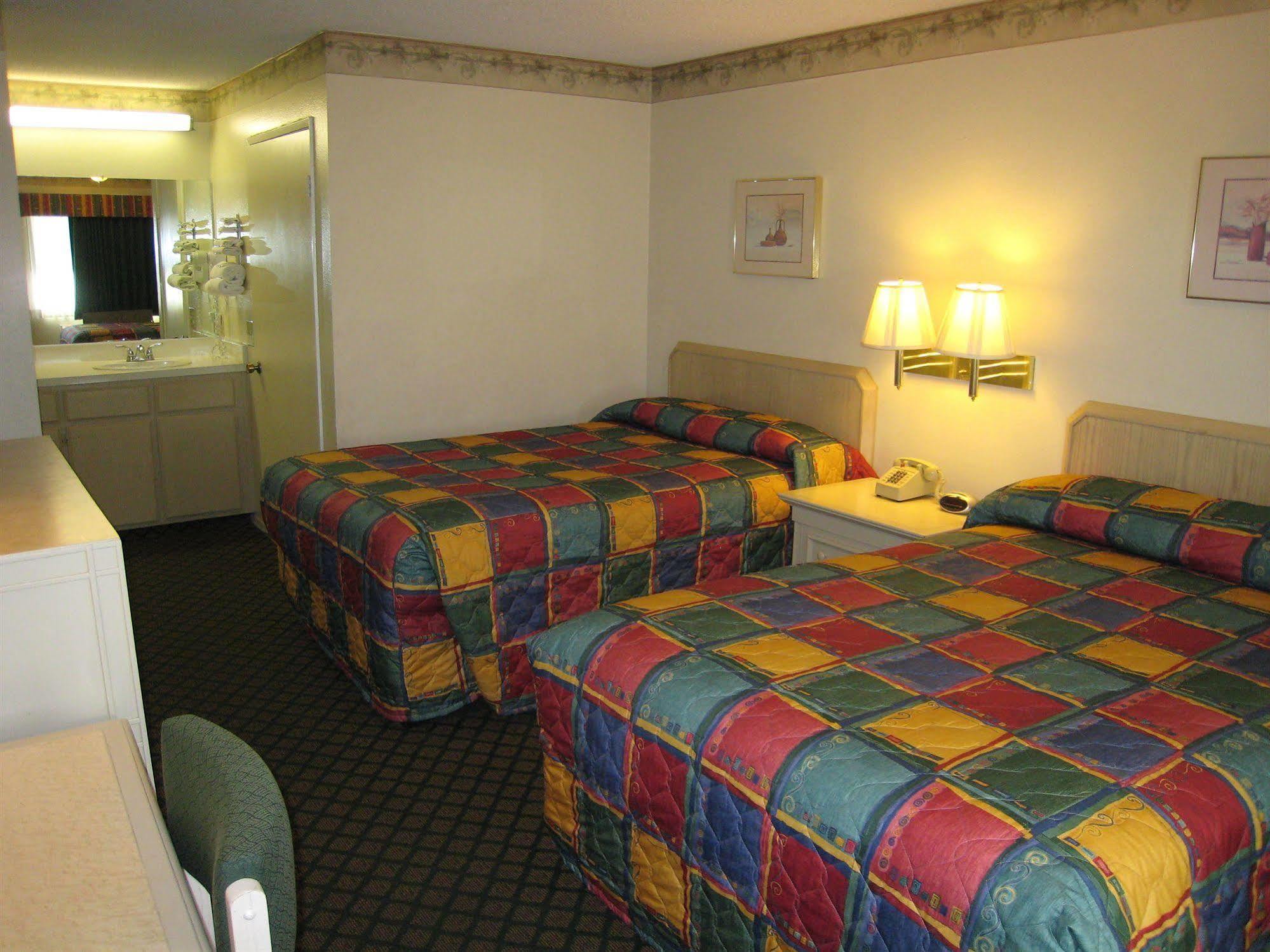 Town House Motel Lancaster Ngoại thất bức ảnh