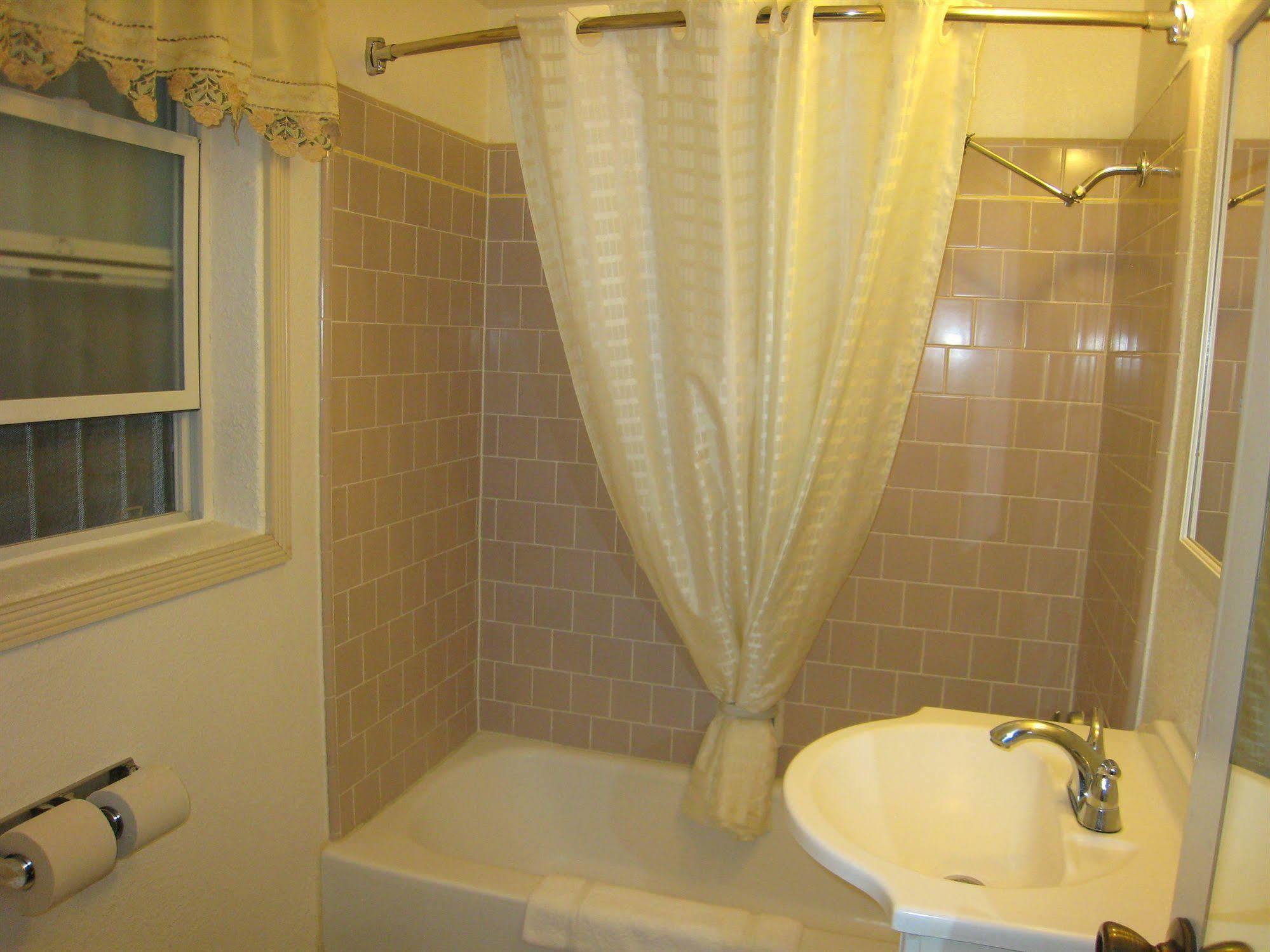 Town House Motel Lancaster Ngoại thất bức ảnh